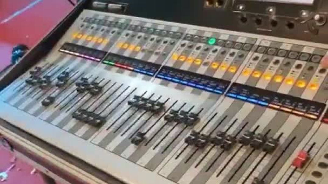 ⁣Yamaha TF3 24 Channels Digital Mixing Console